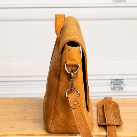 Portland Leather Goods Modern Messenger Bag in Dakota - Picture 4 of 8